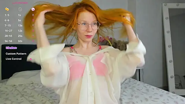 Esme Runn online show from October 14, 2025, 3:07 am