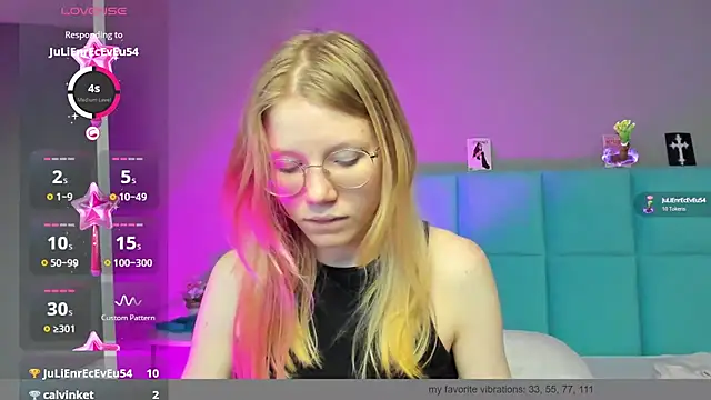 Esme Runn online show from December 3, 2024, 4:44 pm