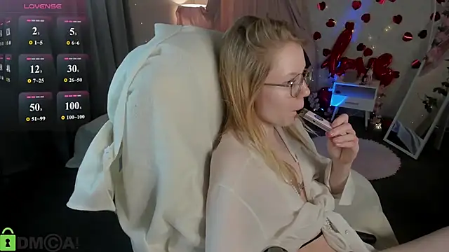 Snapshot of Esme_Runn chatting on April 24, 2026, 3:08 am Esme Runn online show from April 24, 2026, 3:08 am