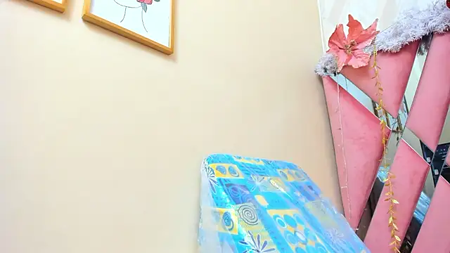 charlotterichardss online show from December 6, 2024, 10:10 am