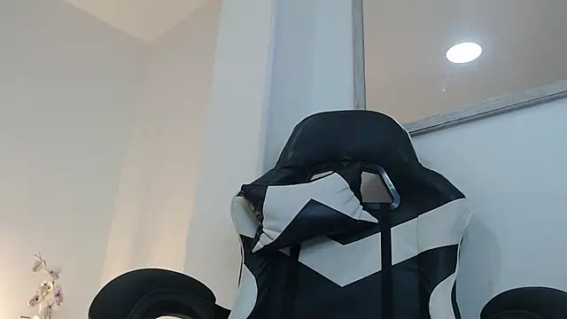 evelin leroy online show from October 27, 2025, 12:06 pm