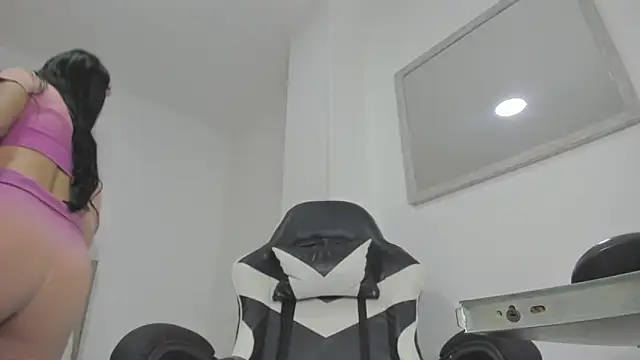 evelin leroy online show from March 9, 2026, 12:09 pm