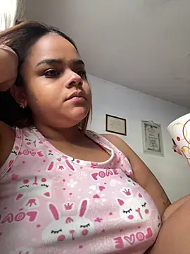 Snapshot of Evabigass chatting on March 15, 2026, 12:01 pm Evabigass online show from March 15, 2026, 12:01 pm