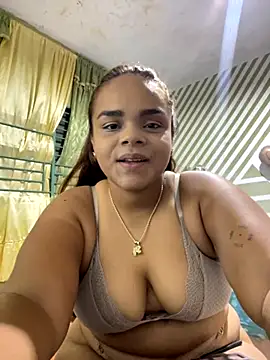 Snapshot of Evabigass chatting on October 13, 2025, 9:27 pm Evabigass online show from October 13, 2025, 9:27 pm