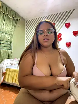 Snapshot of Evabigass chatting on November 4, 2025, 1:20 am Evabigass online show from November 4, 2025, 1:20 am