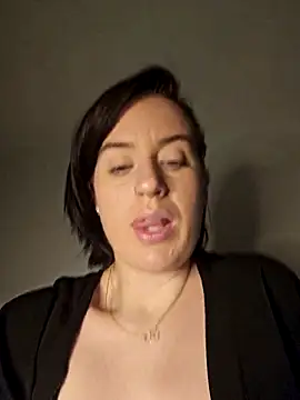 lindsay 33off online show from March 7, 2025, 8:34 am