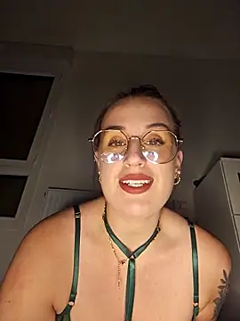 Snapshot of lindsay_33off chatting on November 11, 2025, 9:09 pm lindsay 33off online show from November 11, 2025, 9:09 pm