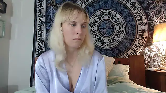 Snapshot of Cutikatxoxo chatting on January 15, 2025, 2:06 am Cutikatxoxo online show from January 15, 2025, 2:06 am