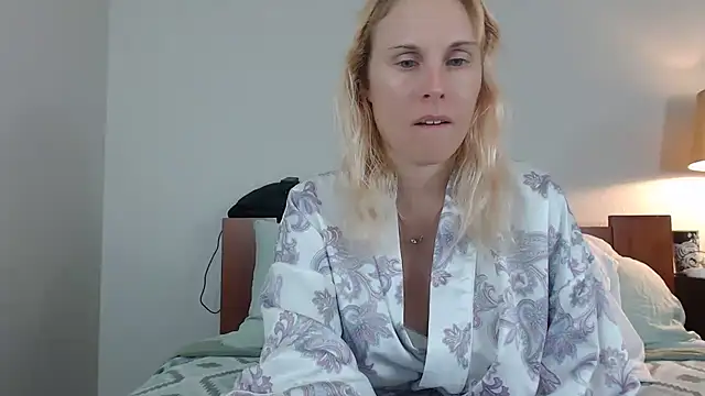 Snapshot of Cutikatxoxo chatting on December 4, 2024, 2:03 am Cutikatxoxo online show from December 4, 2024, 2:03 am