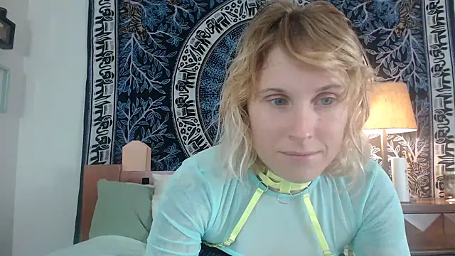 Snapshot of Cutikatxoxo chatting on March 14, 2025, 1:37 am Cutikatxoxo online show from March 14, 2025, 1:37 am