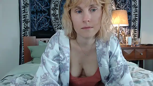 Snapshot of Cutikatxoxo chatting on February 26, 2025, 5:35 am Cutikatxoxo online show from February 26, 2025, 5:35 am