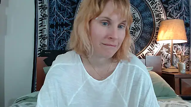 Snapshot of Cutikatxoxo chatting on February 18, 2025, 5:09 am Cutikatxoxo online show from February 18, 2025, 5:09 am