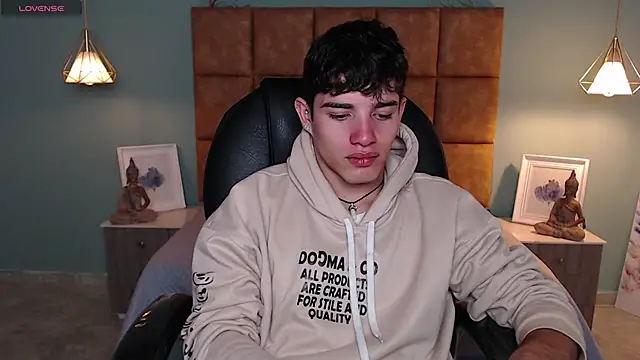 AlejooTwink online show from February 20, 2025, 5:41 pm
