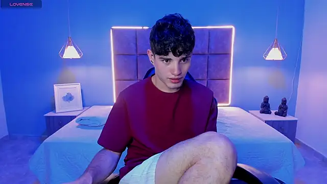 Snapshot of AlejooTwink chatting on July 16, 2026, 5:15 am AlejooTwink online show from July 16, 2026, 5:15 am