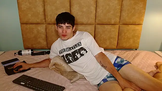 AlejooTwink online show from March 5, 2025, 9:15 pm