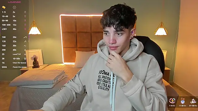 Snapshot of AlejooTwink chatting on October 15, 2025, 3:05 am AlejooTwink online show from October 15, 2025, 3:05 am