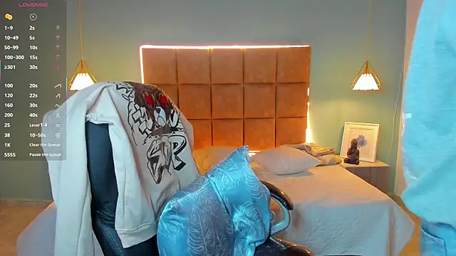 Snapshot of AlejooTwink chatting on October 12, 2025, 1:51 am AlejooTwink online show from October 12, 2025, 1:51 am