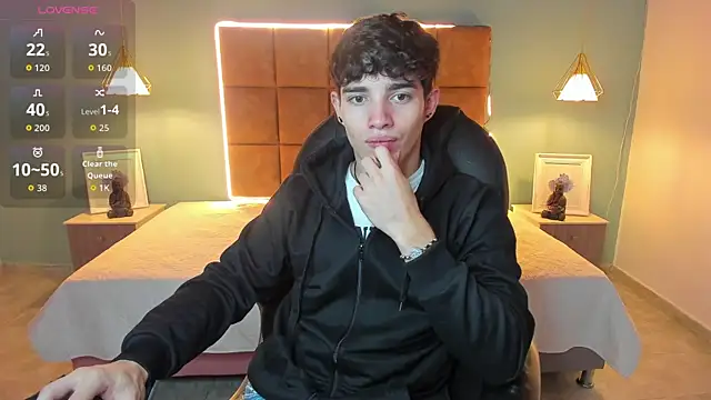 Snapshot of AlejooTwink chatting on November 6, 2025, 3:10 am AlejooTwink online show from November 6, 2025, 3:10 am