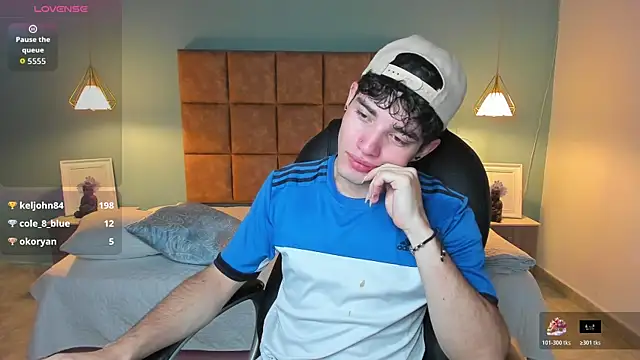 Snapshot of AlejooTwink chatting on November 15, 2025, 3:32 am AlejooTwink online show from November 15, 2025, 3:32 am