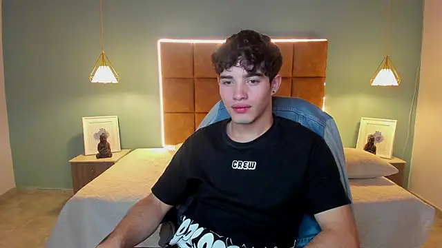 Snapshot of AlejooTwink chatting on October 7, 2025, 5:25 pm AlejooTwink online show from October 7, 2025, 5:25 pm