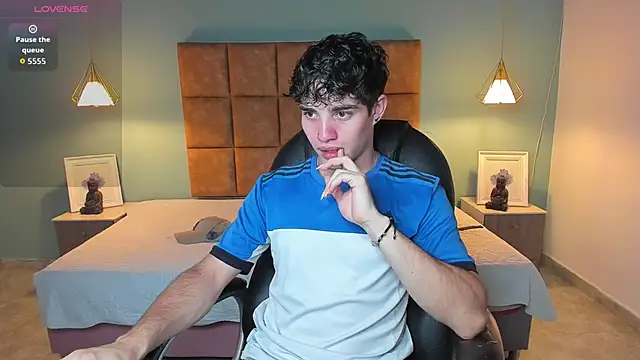 Snapshot of AlejooTwink chatting on November 14, 2025, 3:05 pm AlejooTwink online show from November 14, 2025, 3:05 pm