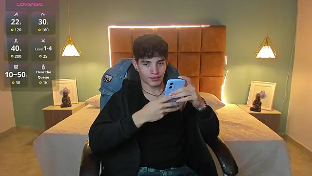 Snapshot of AlejooTwink chatting on November 4, 2025, 1:20 am AlejooTwink online show from November 4, 2025, 1:20 am