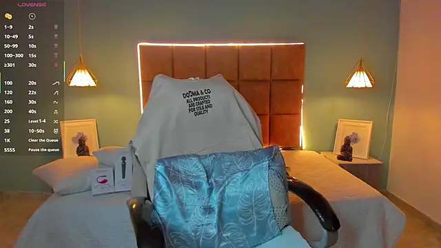 Snapshot of AlejooTwink chatting on October 13, 2025, 8:49 am AlejooTwink online show from October 13, 2025, 8:49 am