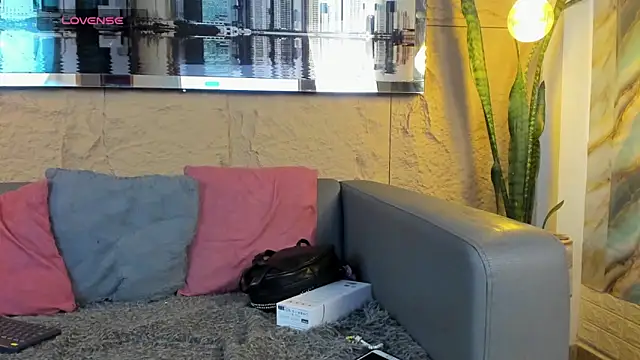 Snapshot of Layla_707 chatting on November 5, 2025, 2:42 pm Layla 707 online show from November 5, 2025, 2:42 pm