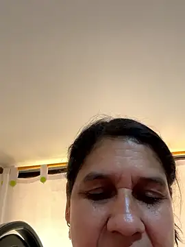 siri duque online show from November 3, 2025, 3:37 pm