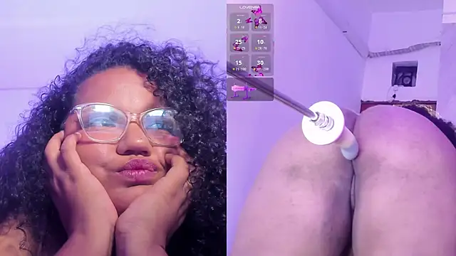 Snapshot of MhiaRey chatting on August 7, 2026, 2:12 pm MhiaRey online show from August 7, 2026, 2:12 pm