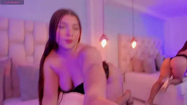 charlotte borbom online show from February 3, 2026, 6:35 pm