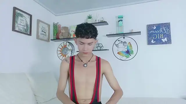 Snapshot of Noah_tyler_ chatting on July 4, 2026, 6:12 pm Noah tyler online show from July 4, 2026, 6:12 pm