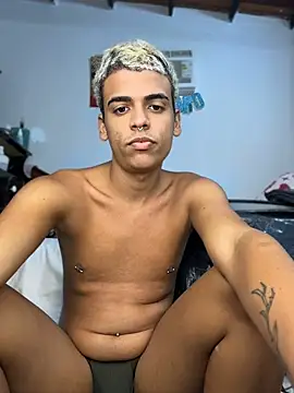 Snapshot of Leo_bunny_hot chatting on July 19, 2026, 5:49 am Leo bunny hot online show from July 19, 2026, 5:49 am