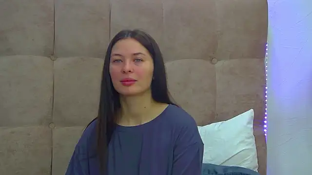 AlexandraBloom online show from November 28, 2025, 6:30 pm