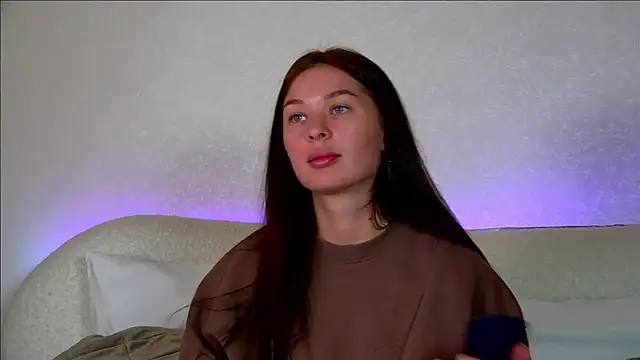 AlexandraBloom online show from October 11, 2025, 6:31 pm