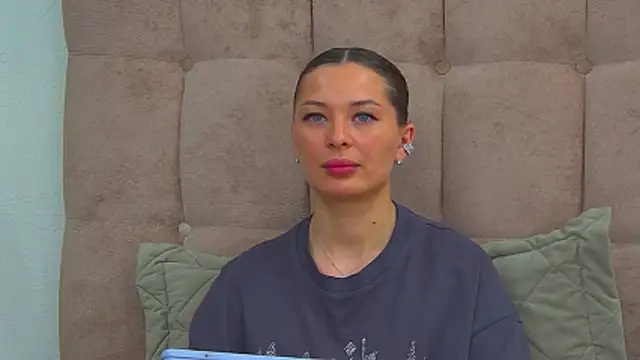 AlexandraBloom online show from March 16, 2026, 5:44 am