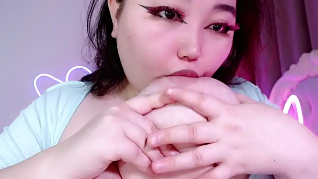 Snapshot of amina_moonlightt chatting on November 10, 2025, 1:10 am amina moonlightt online show from November 10, 2025, 1:10 am