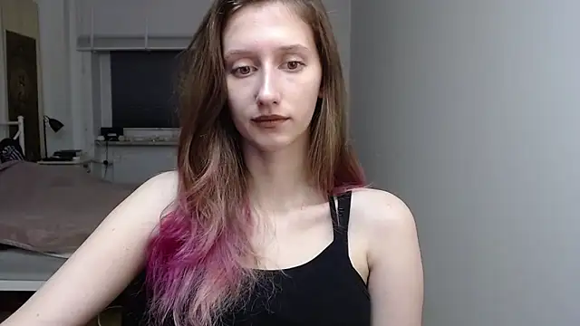 Snapshot of LUNA_delight chatting on December 3, 2025, 6:36 am LUNA delight online show from December 3, 2025, 6:36 am