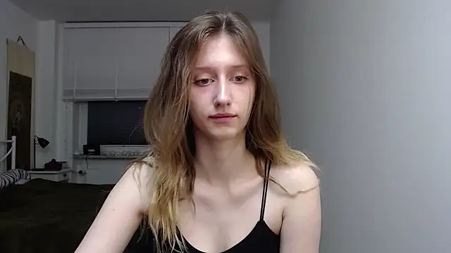 Snapshot of LUNA_delight chatting on October 24, 2025, 5:28 am LUNA delight online show from October 24, 2025, 5:28 am