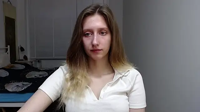 Snapshot of LUNA_delight chatting on October 8, 2025, 5:31 am LUNA delight online show from October 8, 2025, 5:31 am