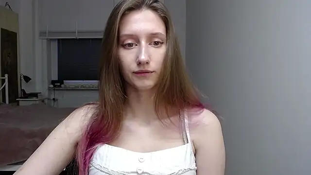 Snapshot of LUNA_delight chatting on November 24, 2025, 6:35 am LUNA delight online show from November 24, 2025, 6:35 am