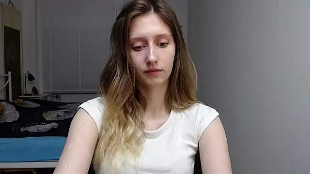 Snapshot of LUNA_delight chatting on October 9, 2025, 5:30 am LUNA delight online show from October 9, 2025, 5:30 am