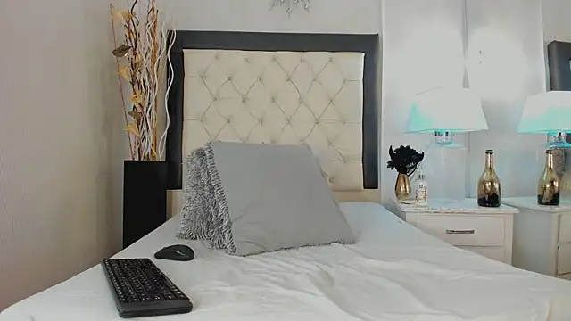 GaleHodge online show from October 18, 2025, 12:51 pm