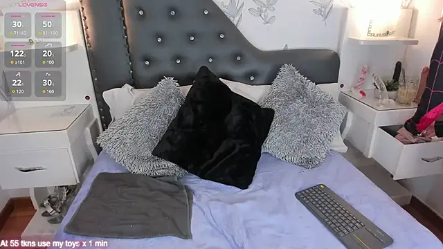 Miranda Foxx online show from October 22, 2025, 5:34 pm