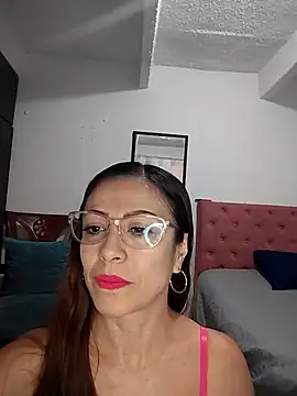 Venus-Wood online show from October 15, 2025, 4:04 pm