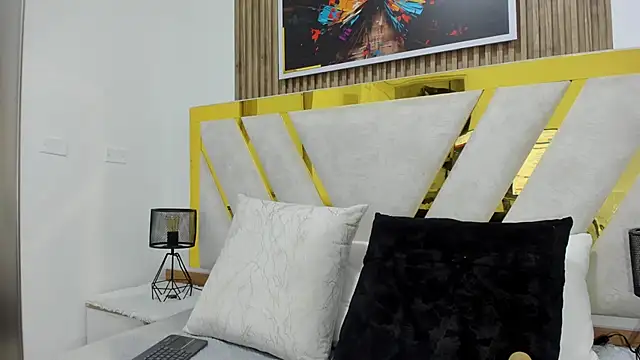 Slut Milf  online show from December 21, 2025, 1:02 pm