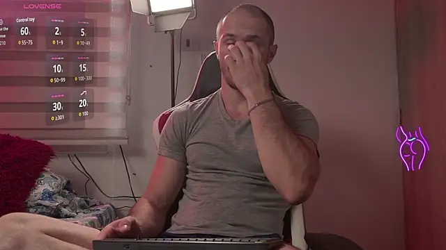 Snapshot of AxelFairchaild chatting on May 19, 2026, 1:18 pm AxelFairchaild online show from May 19, 2026, 1:18 pm