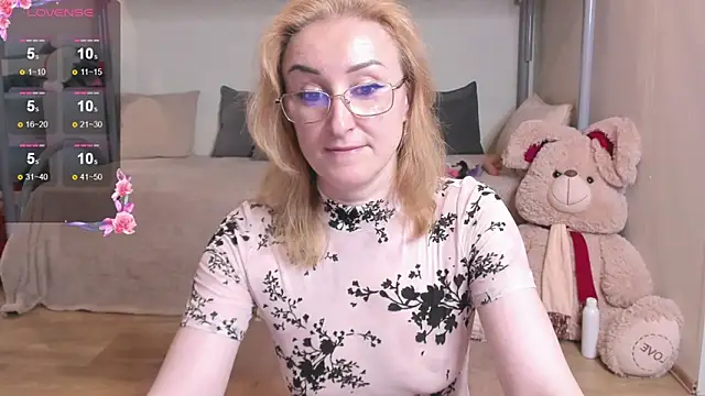 Snapshot of MadissonKiss chatting on June 18, 2026, 12:31 am MadissonKiss online show from June 18, 2026, 12:31 am
