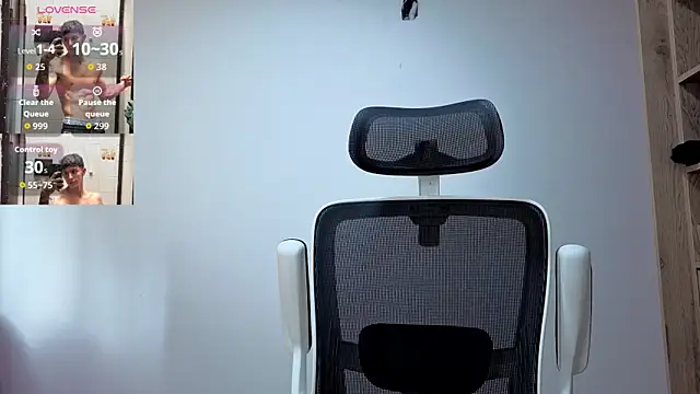 Cristopher23  online show from November 19, 2025, 11:54 am