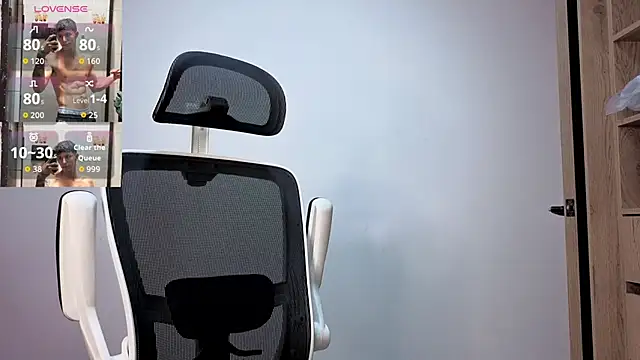 Cristopher23  online show from October 8, 2025, 1:29 am